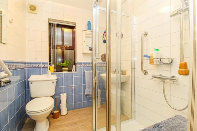 2 bed Ground Flat for sale Image 6