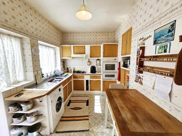 3 bed Flat for sale Image 5