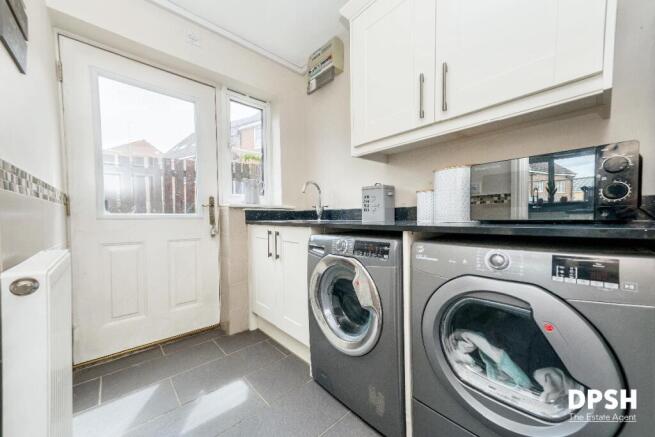 5 bed Detached for sale Image 10