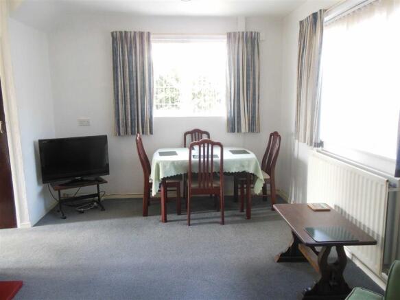 Dining room: