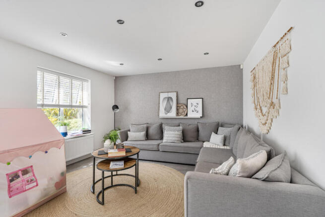 5 bed Detached for sale Image 8