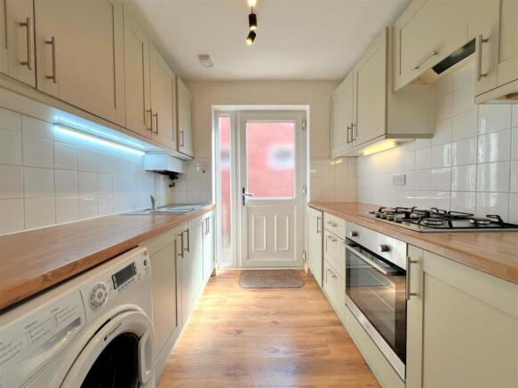 kitchen 1.jpg