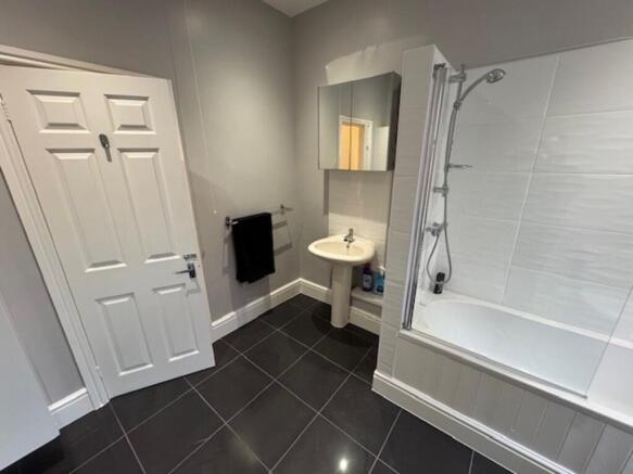 2 bed Terraced to rent Image 11