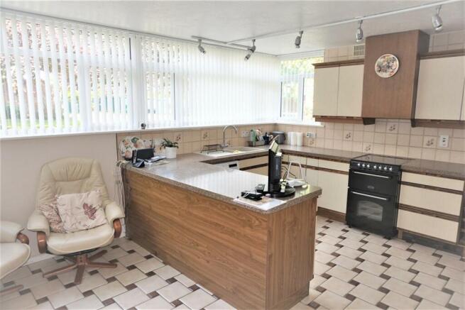 KITCHEN/BREAKFAST ROOM