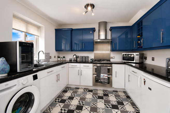 3 bed Semi-Detached for sale Image 8