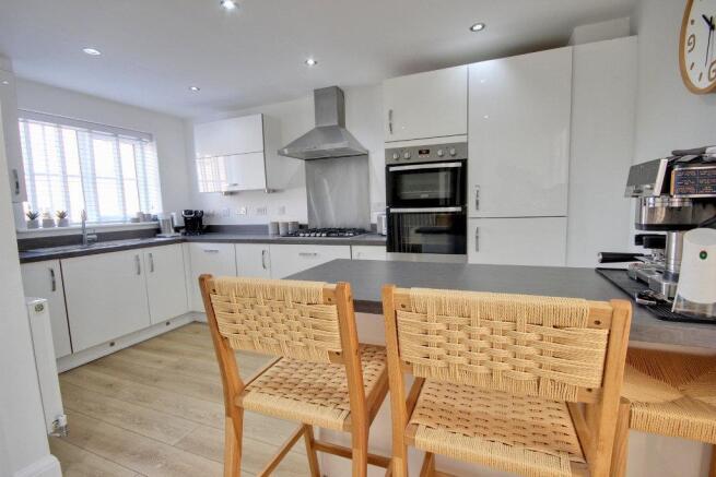 3 bed Semi-Detached for sale Image 5