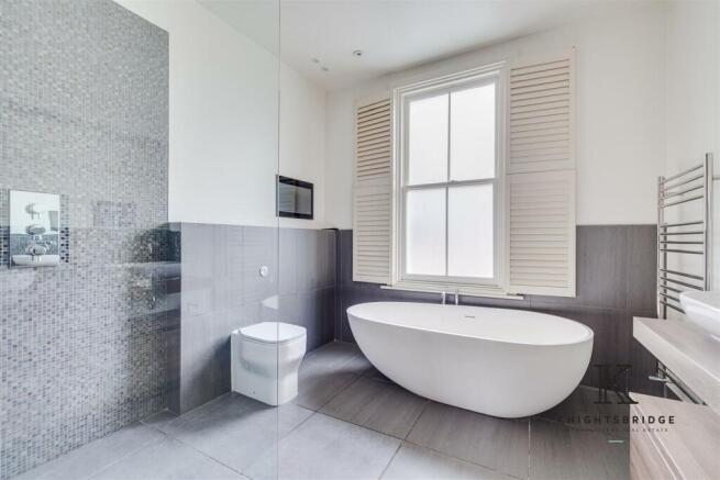 En-suite to principal