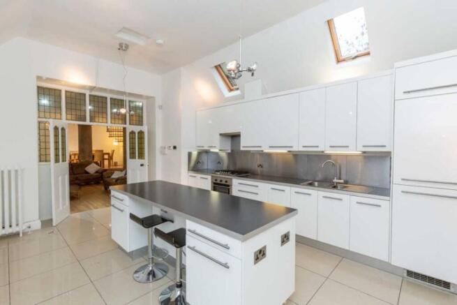 2 bed Character Property to rent Image 6