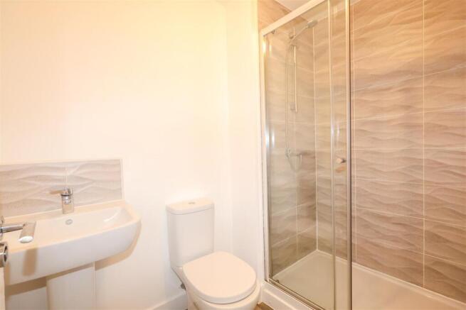 3 bed Semi-Detached to rent Image 9