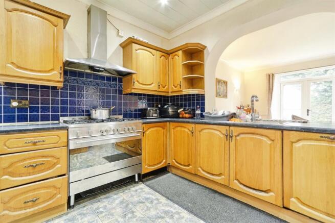4 bed Semi-Detached for sale Image 7