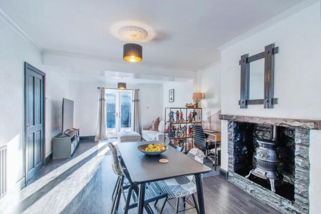 Lounge / Kitchen