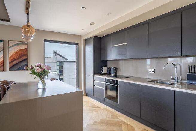 2 bed Apartment for sale Image 10