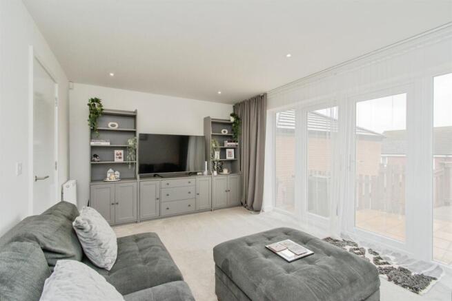 4 bed Semi-Detached for sale Image 5