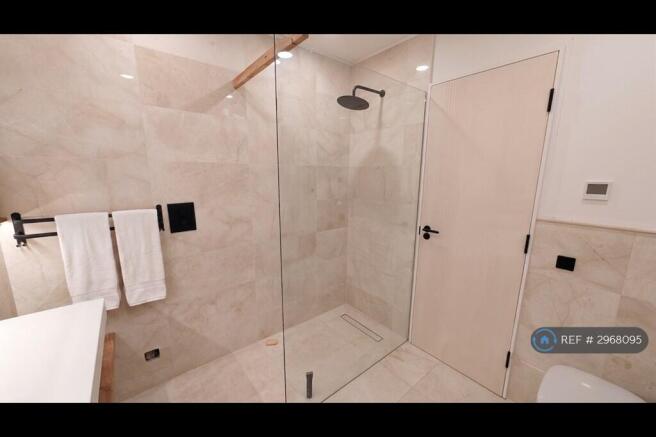 4 bed Semi-Detached to rent Image 6