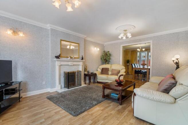 5 bed Detached for sale Image 4