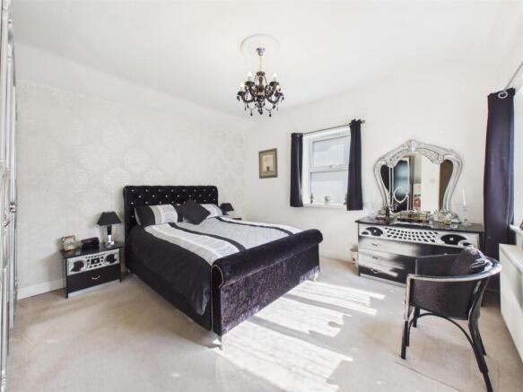 2 bed Link Detached House for sale Image 6