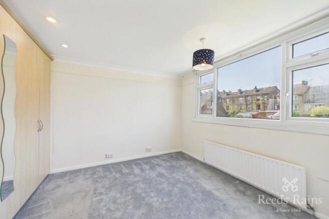 3 bed Semi-Detached to rent Image 6