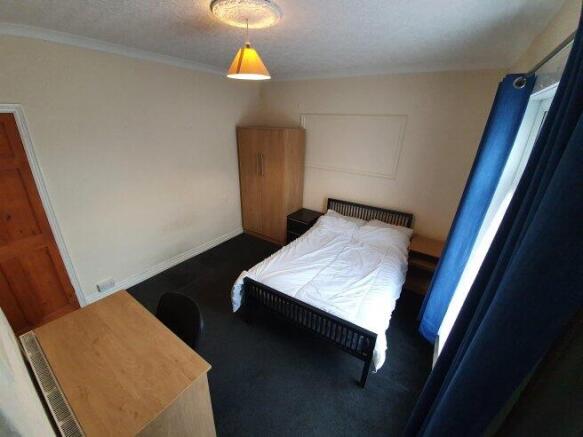 4 bed House Share to rent Image 9