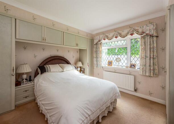 52 Station Road-bed1.jpg