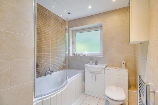 4 bed Detached for sale Image 10