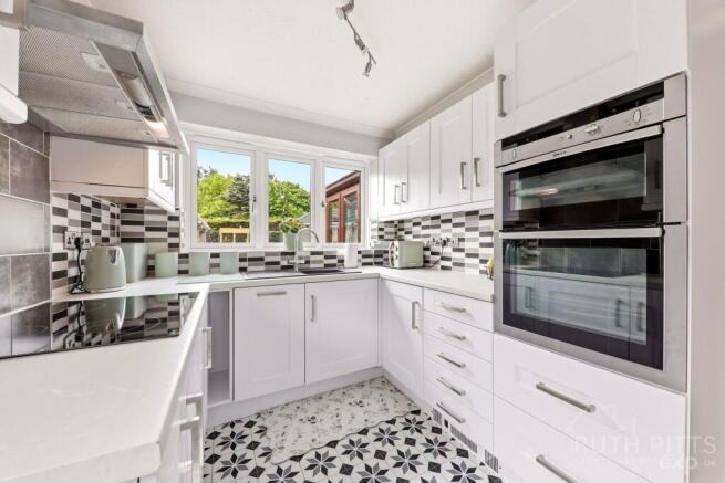 3 bed Detached for sale Image 9