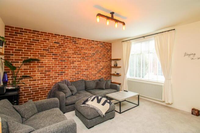 2 bed Semi-Detached for sale Image 5