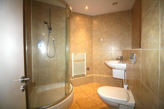 2 bed Apartment to rent Image 8