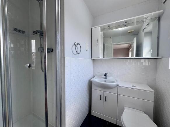 4 bed Detached to rent Image 11