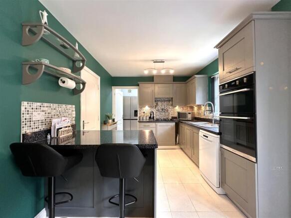 Superb Open-Plan Dining Kitchen 334