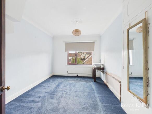 4 bed Semi-Detached for sale Image 12
