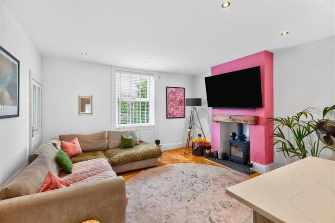 4 bed Semi-Detached for sale Image 7