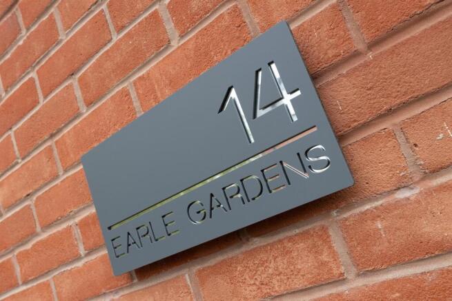 14 Earle Gardens (56).jpg