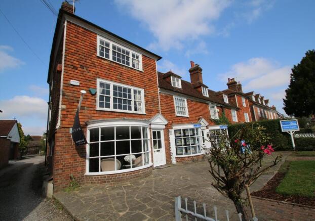 3-bed flat on East Cross, Tenterden, TN30, £275,000