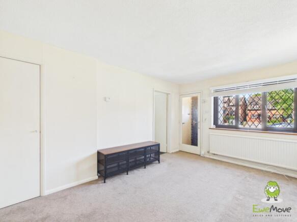 EweMove Estate Agents Basingstoke - Mongers Piece