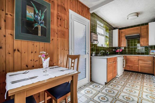 KITCHEN / DINING ROOM