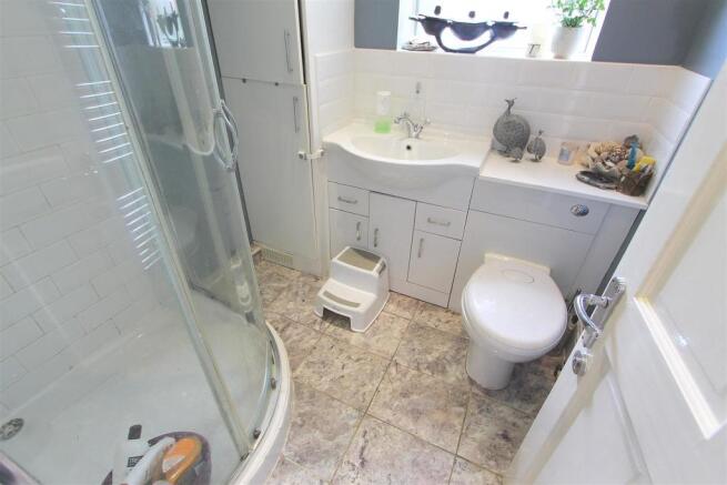 downstairs shower.JPG