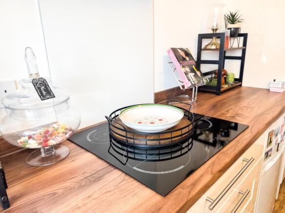 1 bed Flat for sale Image 12