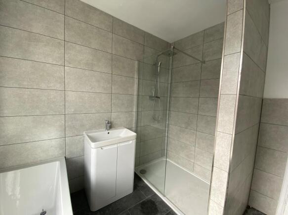2 bed House to rent Image 6