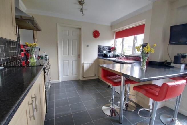 KITCHEN/BREAKFAST 