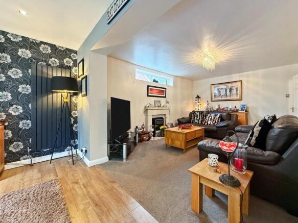 Lodge Grove, Yateley photo 3