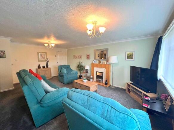 2 Foxcroft Drive, Rastrick, HD6 3PQ photo 4