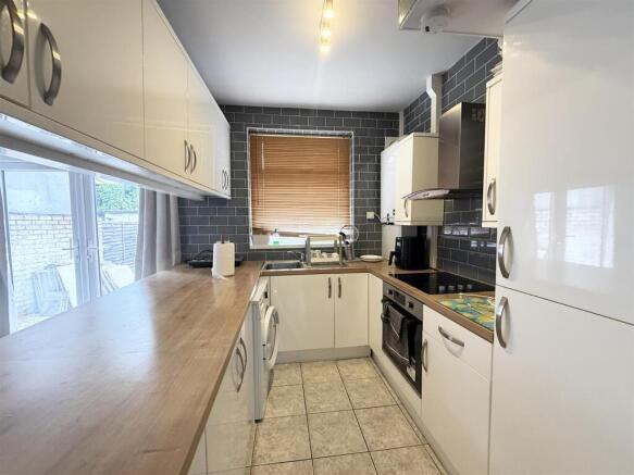 Kitchen 2.jpg