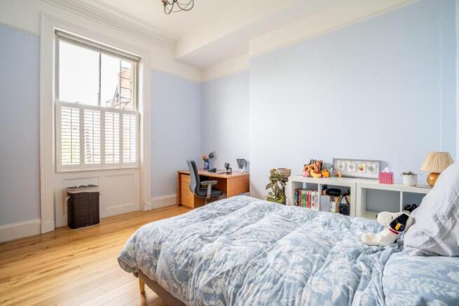 6 bed Town House for sale Image 9
