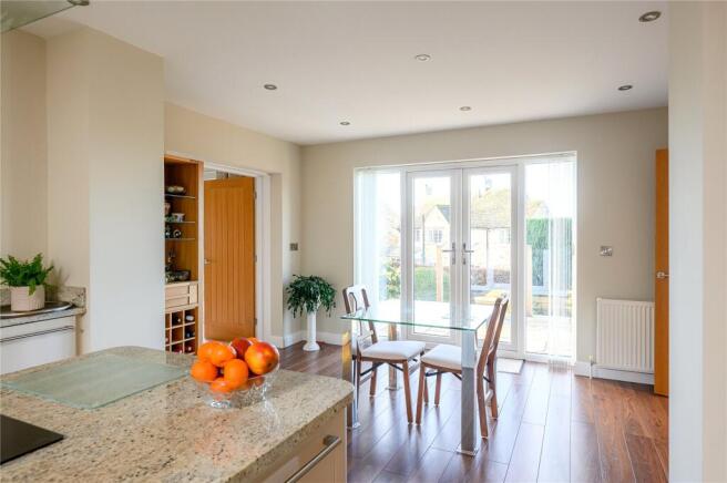 5 bed Detached for sale Image 12