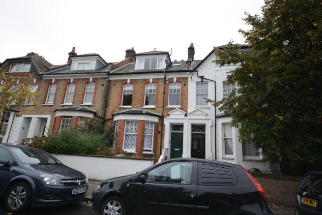 Studio flat on Cranwich Road, Stamford Hill, London, N16, £250,000