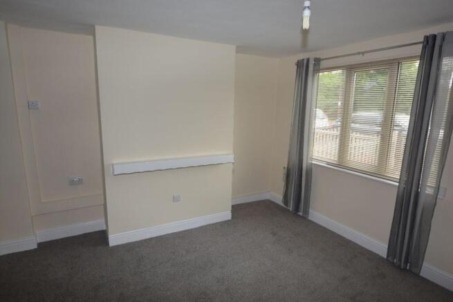 2 bed Terraced to rent Image 4