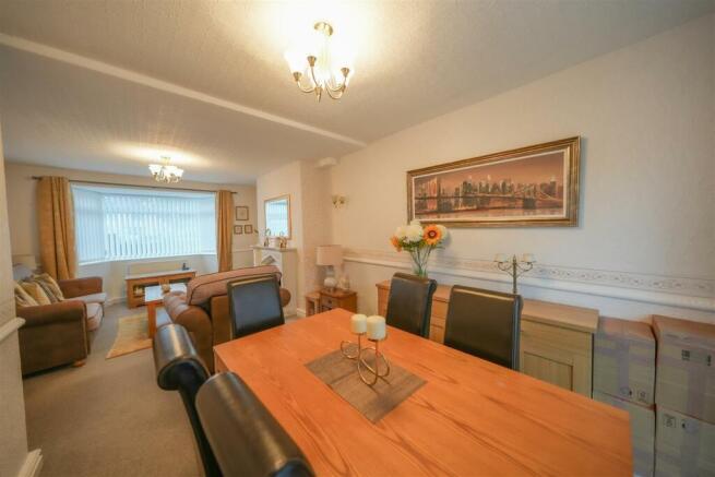 LIVING/DINING ROOM