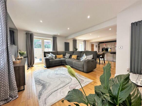 OPEN-PLAN Living Space 498