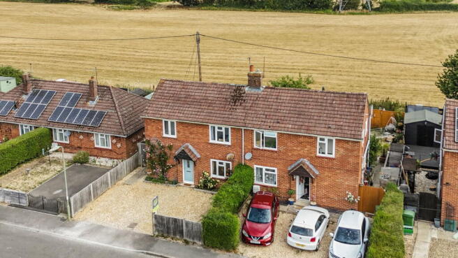 3-bed semi-detached on Moat Close, Bramley, Tadley RG26 5AF, £375,000