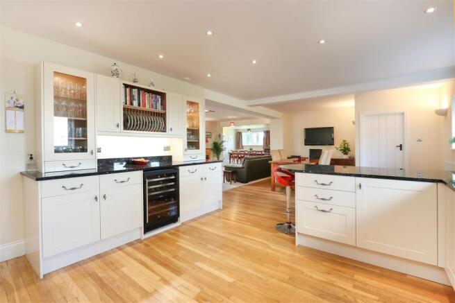 Kitchen3.jpg